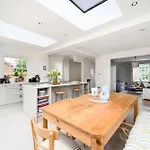 Charming 2Br House With Amazing Garden