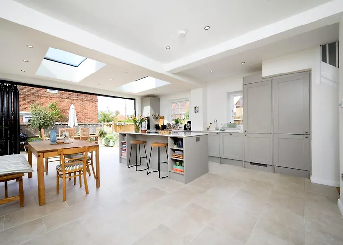 Charming 2Br House With Amazing Garden