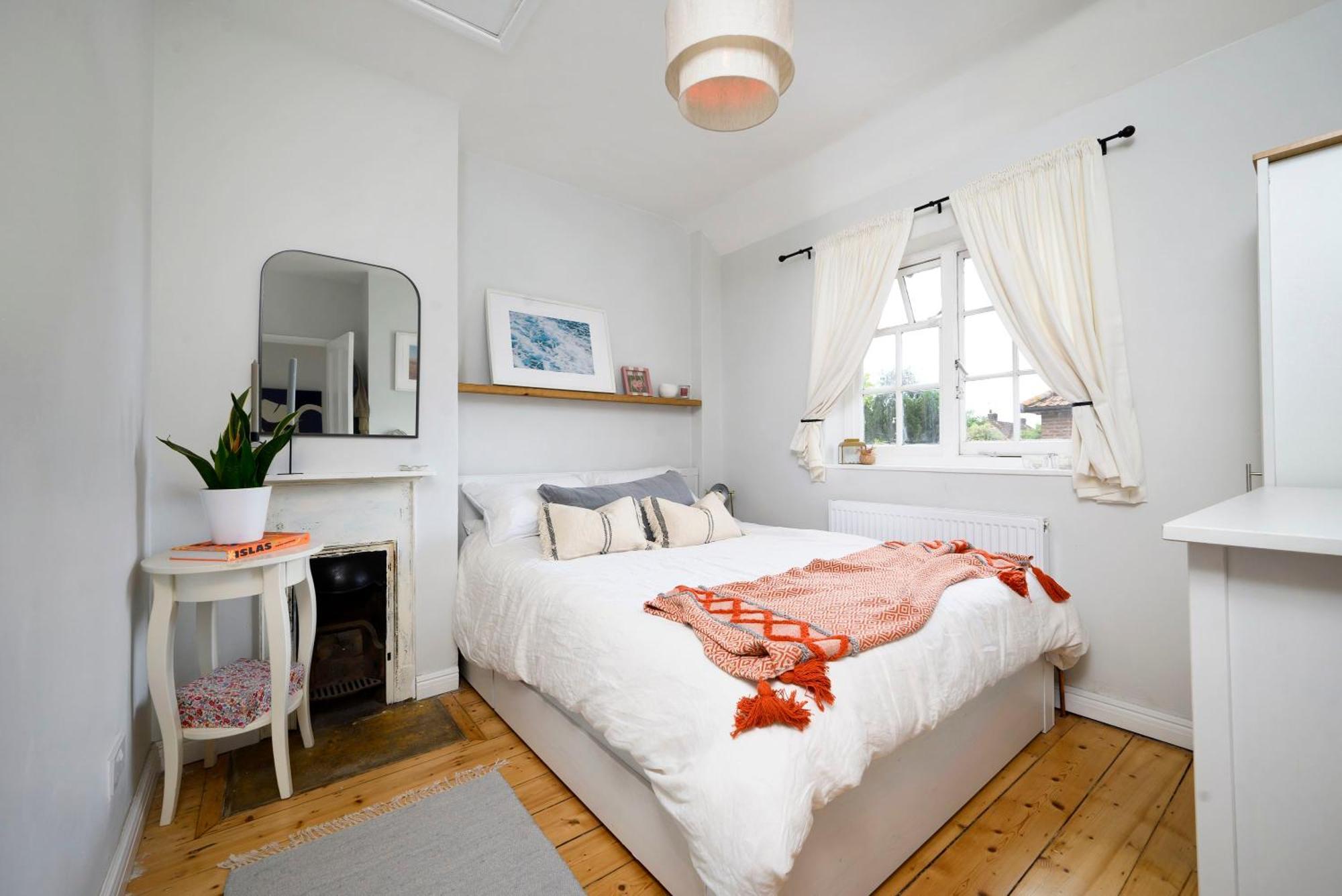 Charming 2br House With Amazing Garden