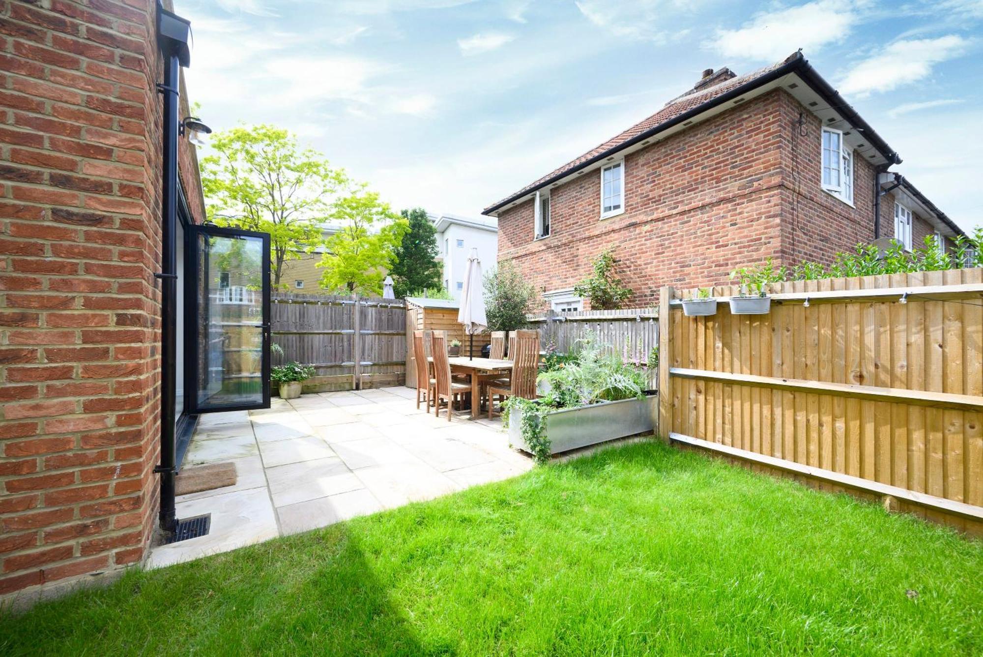 Charming 2br House With Amazing Garden Holiday home *